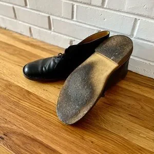 Clarks | Shoes | Clarks Leather Desert Boot In Black Shine  display picture 3